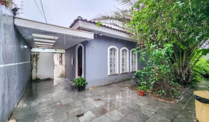 Casa tipo para venda com 3 quartos, sendo 1 suíte, 180m²