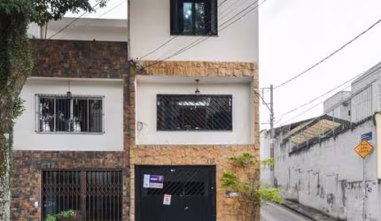 Sobrado para venda com 3 quartos, sendo 1 suíte, 181m²