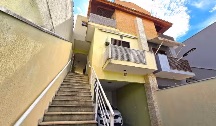 Casa tipo para venda com 4 quartos, sendo 3 suítes, 210m²