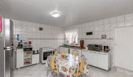Casa tipo para venda com 4 quartos, 250m²