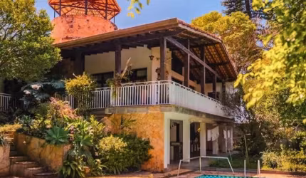 Casa tipo para venda com 4 quartos, sendo 2 suítes, 380m²