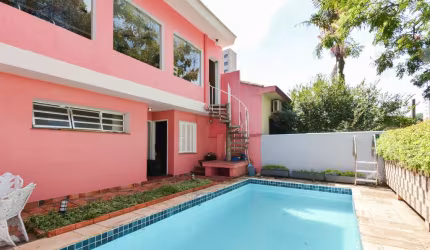 Casa tipo para venda com 3 quartos, sendo 1 suíte, 250m²