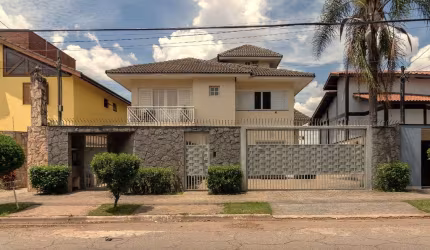 Sobrado para venda com 4 quartos, sendo 2 suítes, 360m²