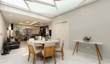 Sobrado para venda com 4 quartos, sendo 4 suítes, 200m²