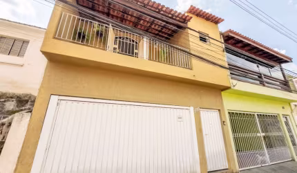 Casa de vila para venda com 3 quartos, sendo 1 suíte, 224m²
