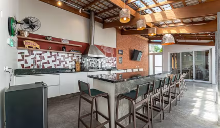 Casa tipo para venda com 4 quartos, sendo 3 suítes, 368m²
