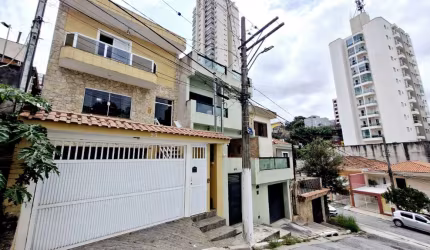 Sobrado para venda com 4 quartos, sendo 1 suíte, 196m²