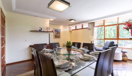 Casa tipo para venda com 3 quartos, sendo 1 suíte, 300m²