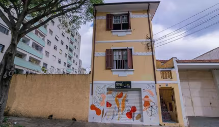 Casa tipo para venda com 4 quartos, 250m²