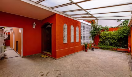 Sobrado para venda com 3 quartos, sendo 1 suíte, 214m²