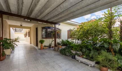 Casa tipo para venda com 3 quartos, sendo 1 suíte, 300m²