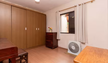 Casa tipo para venda com 3 quartos, 252m²