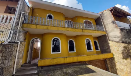 Casa tipo para venda com 4 quartos, sendo 1 suíte, 377m²