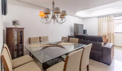 Casa tipo para venda com 4 quartos, sendo 1 suíte, 204m²