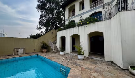 Sobrado para venda com 4 quartos, sendo 2 suítes, 506m²