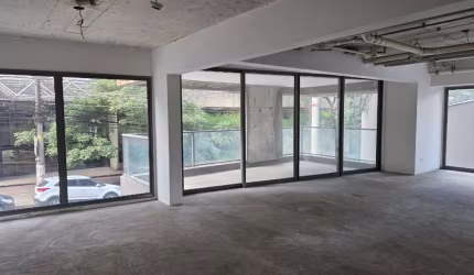 Loja de rua para venda, 210m²