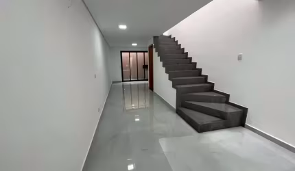 Sobrado para venda com 2 quartos, sendo 1 suíte, 80m²