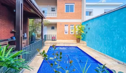 Casa tipo para venda com 5 quartos, sendo 5 suítes, 350m²