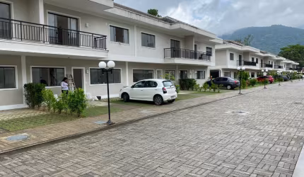 Linda Casa 4 suítes em Condomínio Fechado