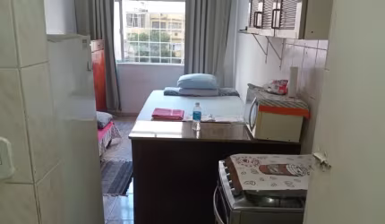 Alugo ótima Studio a 2 quadras à praia