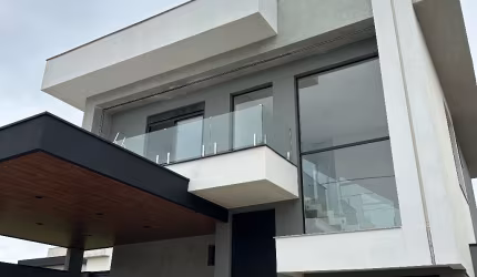Sobrado recém construído no condomínio Ruda
