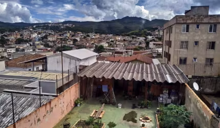 Casa com 4 quartos à venda no Pompéia, Belo Horizonte  por R$ 680.000