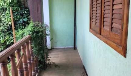 Casa com 8 quartos à venda no Pompéia, Belo Horizonte  por R$ 900.000