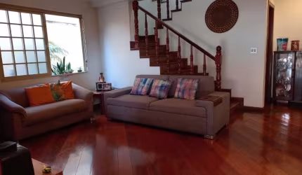 Casa com 5 quartos à venda na Esplanada, Belo Horizonte  por R$ 750.000