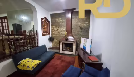 Casa com 4 quartos, piscina e área de lazer a venda no Bairro Sagrada Família