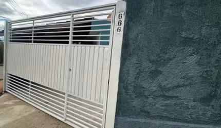 Casa para Venda em São José dos Campos, Jardim Mariana II, 2 dormitórios, 1 suíte, 2 banheiros, 6 vagas