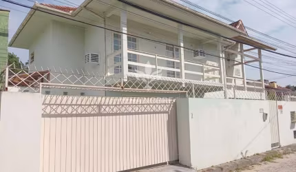Casa com 4 quartos à venda na Servidão Vassourinha, 210, Rio Tavares, Florianópolis por R$ 950.000
