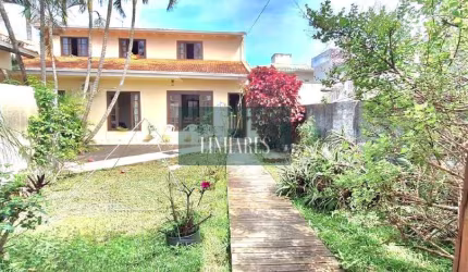 Casa  no bairro Carianos próximo a ressacada