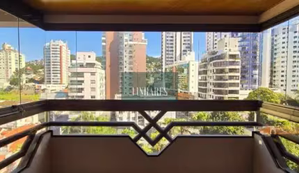 Apartamento à venda no Country Club, situado na avenida Beira Mar.