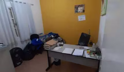 Casa térrea bem localizada no Demarchi