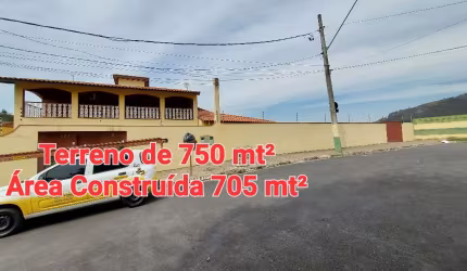 Linda e Enorme Casa a Venda em Jordanesia