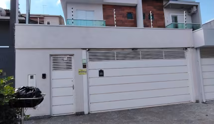 Aluga-se uma excelente casa de 3 quartos sendo uma suíte no Portal dos Ipes