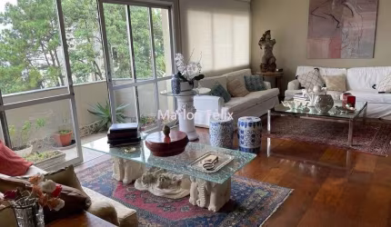 Apartamento com três quartos  duas suítes living com lavabo e varanda reformado em prédio com quadra de tênis no Morumbi