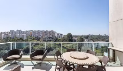 Apartamento 186 metros com pé direito duplo no living e varanda 3 suítes e 4 vagas Panamby