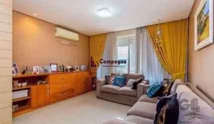 Apartamento no Menino Deus de 3 dormitórios e vaga