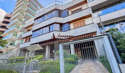 Cobertura com piscina em frente a praça da Encol no bairro Bela vista.
