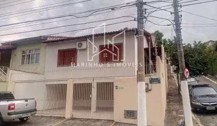 Casa para Venda em Resende, Centro, 3 dormitórios, 2 banheiros, 3 vagas