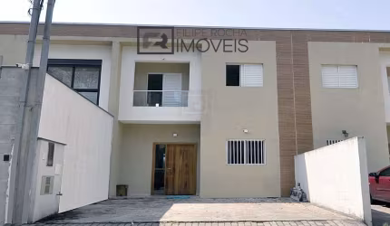 Linda casa tipo sobrado com 3 quartos dentro do Condominio Parque Rizzo