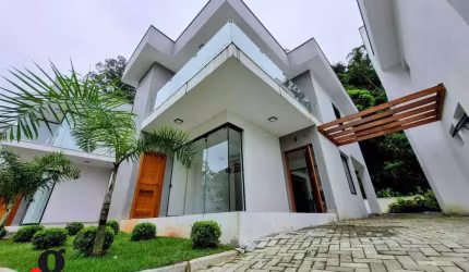 Sobrado à venda - Praia de Maresias - 2.500.000,00
