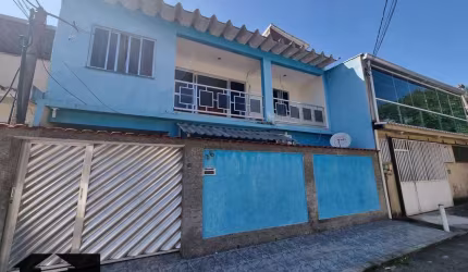 Casa em Excelente Localização - 4 Quartos, Terraço e Piscina