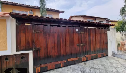 Casa de 2 Quartos em Condomínio Fechado