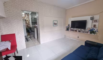 Excelente casa em Pequeno Condomínio
