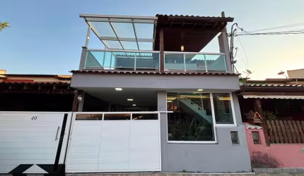 Belíssima Casa de 3 Quartos em condomínio Fechado