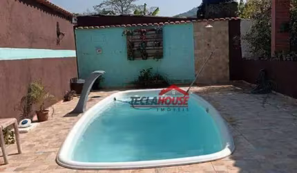 Casa a VENDA 350 mil com Piscina em Peruíbe