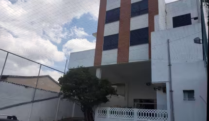 Prédio comercial com 630 metros de área útil no Jaguaré, 16 vagas.