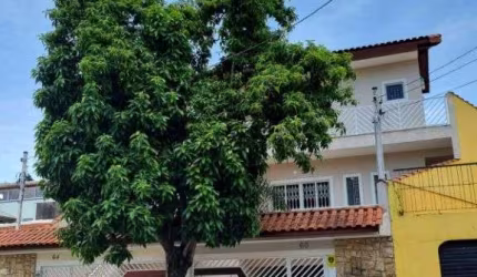 Sobrado a venda na Vila Campesina 4 vagas de garagem.